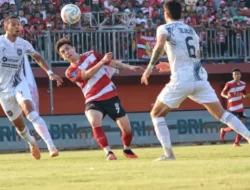 Borneo FC Menang 2-1 dari Madura United, Pimpin Klasemen Liga 1