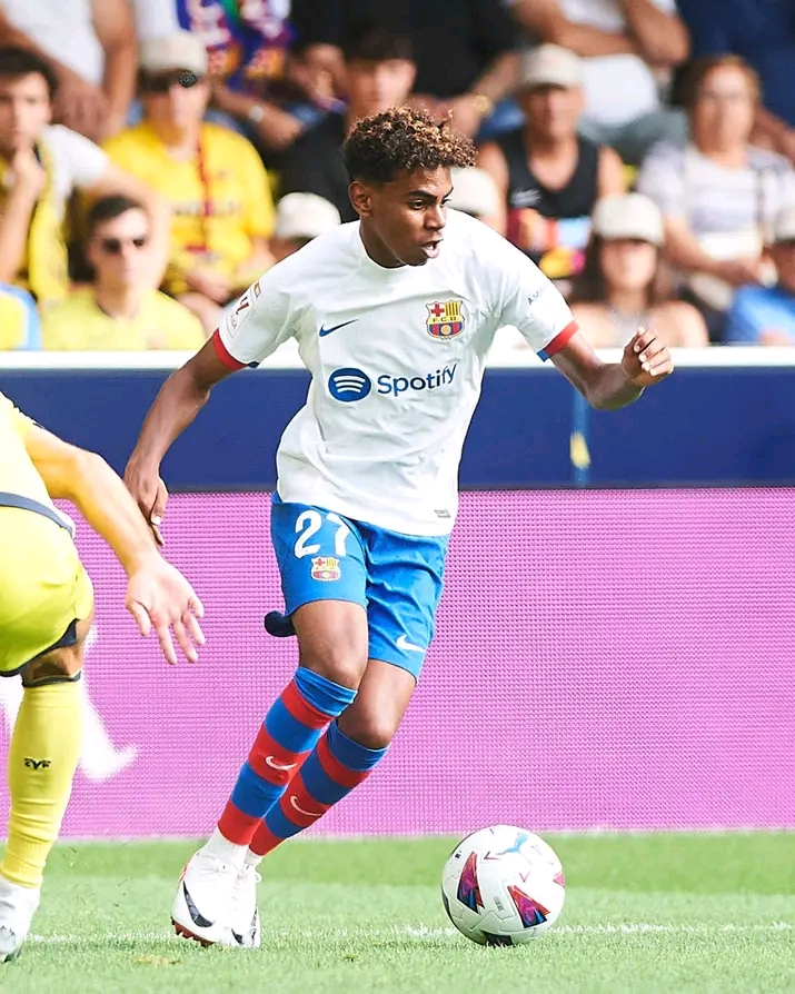 Disanjung Tinggi! Yamal Dijuluki "The Next" Lionel Messi, Ini Kata Mantan Legenda Barcelona 1 26