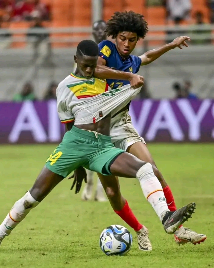 Gak Ada yang Tahu, Ini Latihan Unik Timnas Perancis U17: Kalau Gagal Disentil 1700881840846