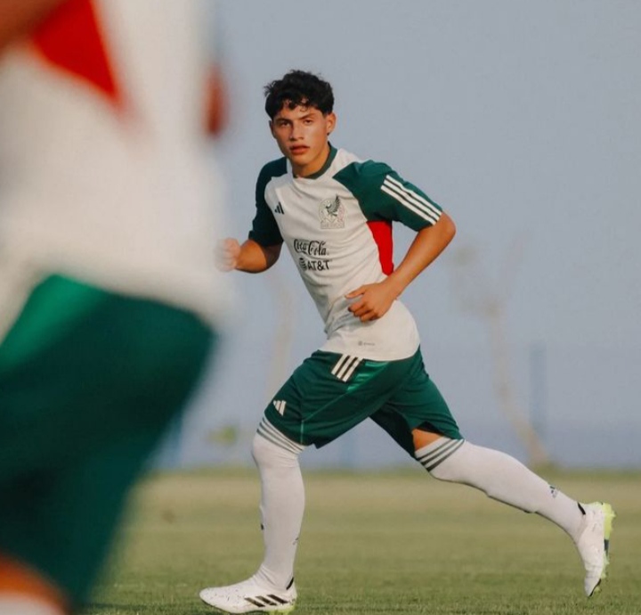 Meski Kalah, Meksiko Dapat Pengalaman Unik : Latihan Diiringi Lantunan Al-Qur'an gaez Alvarez saat latihan