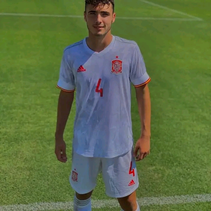 Bek Girona Dincar Bayern Munchen, Harganya Capai 500 Miliar Arnau martinez