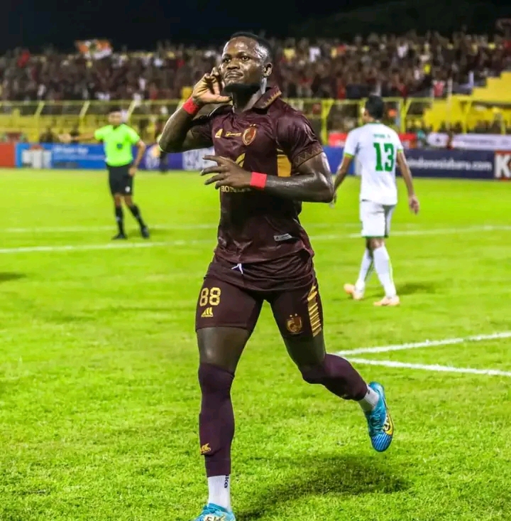 Nunggak 2 Bulan Gaji, Pemain PSM Makassar Ini Memilih Nganggur Mansaray dilapangan