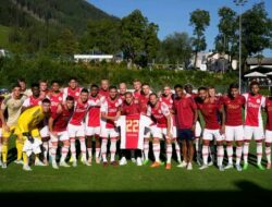 Ajax Langsung Nego Henderson, Bukti Kalau Serius?