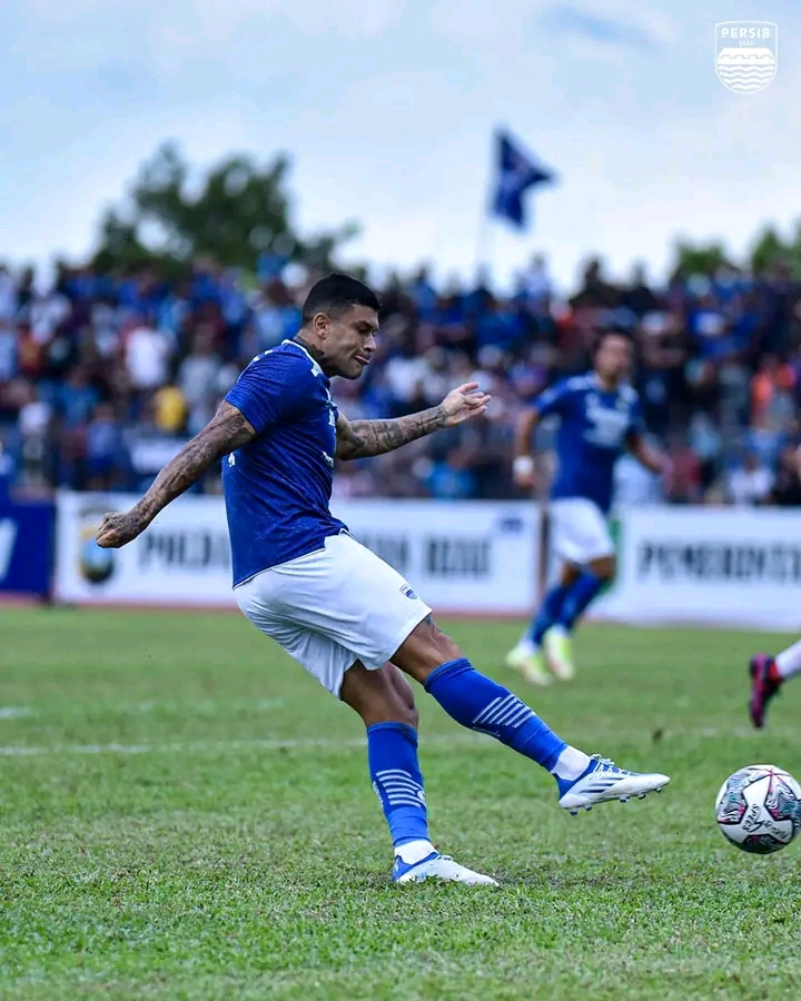 Gelandang Persib Mengaku Kangen Suasana Latihan Sejak Liga 1 Diliburkan 1705639033747