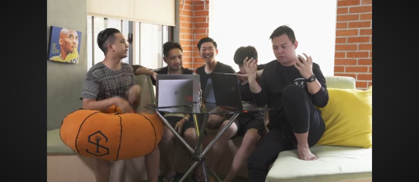 Belum Juga Main, Indonesia Dianggap Tim Terburuk di Piala Asia YouTuber mengatakan Indonesia Tim terburuk