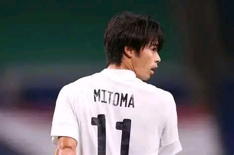 Cinta Segitiga, Mitoma Diperebutkan Tiga Klub Raksasa Inggris Ini 1707717849762