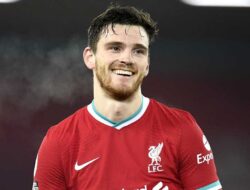 Bayern Munich Lirik Andy Robertson untuk Menggantikan Alphonso Davies