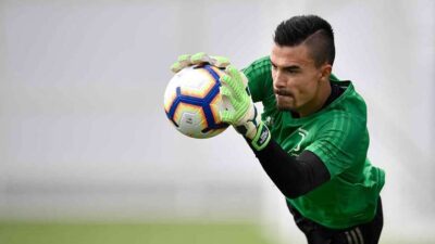 Berpeluang Sebagai Kiper Saat Melawan Lecce Emil Menggantikan Yann