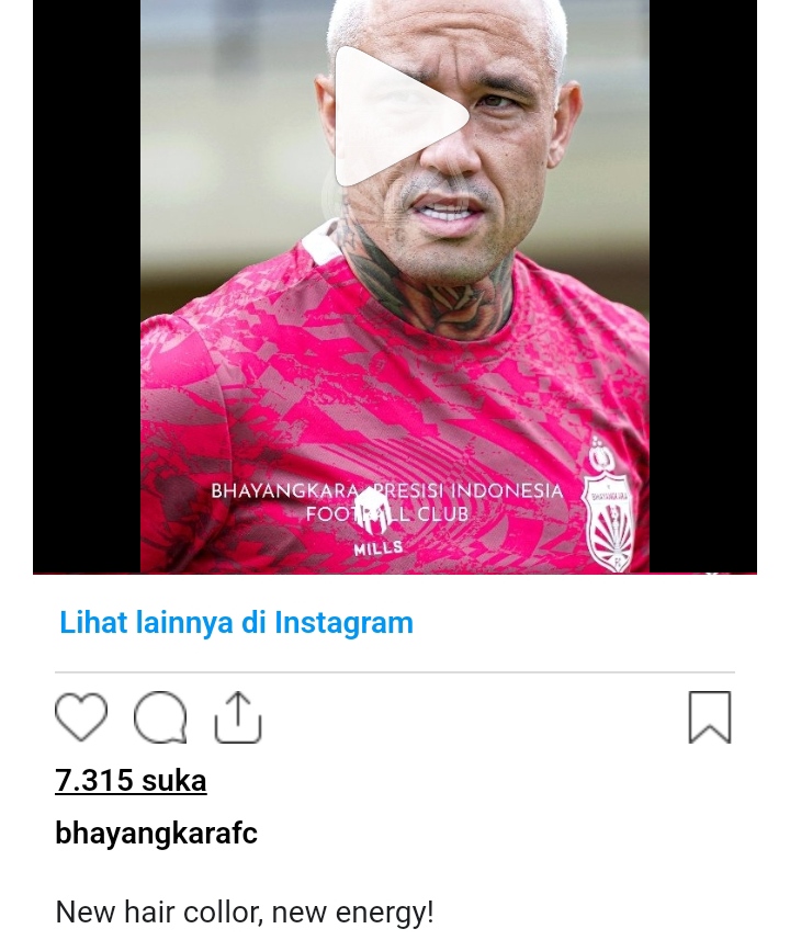 Hokky Caraka Dimata Nainggolan : Rambut Putihnya Lebih Bersinar dari Skillnya postingan bhayangkara fc