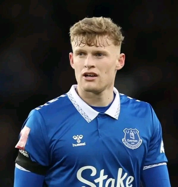 Cinta Segitiga Klub Besar Tengah Berburu Bek Daur Muda 1711348064207