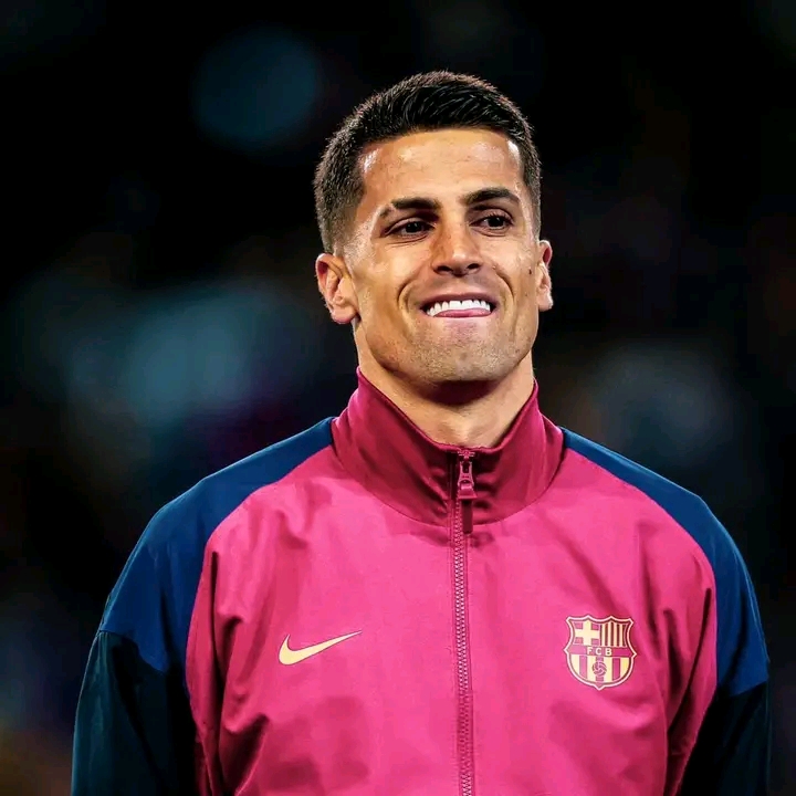 Barcelona Memaksa Cancelo Bertahan Meski Gak Beri Bonus Gaji 1712561029106