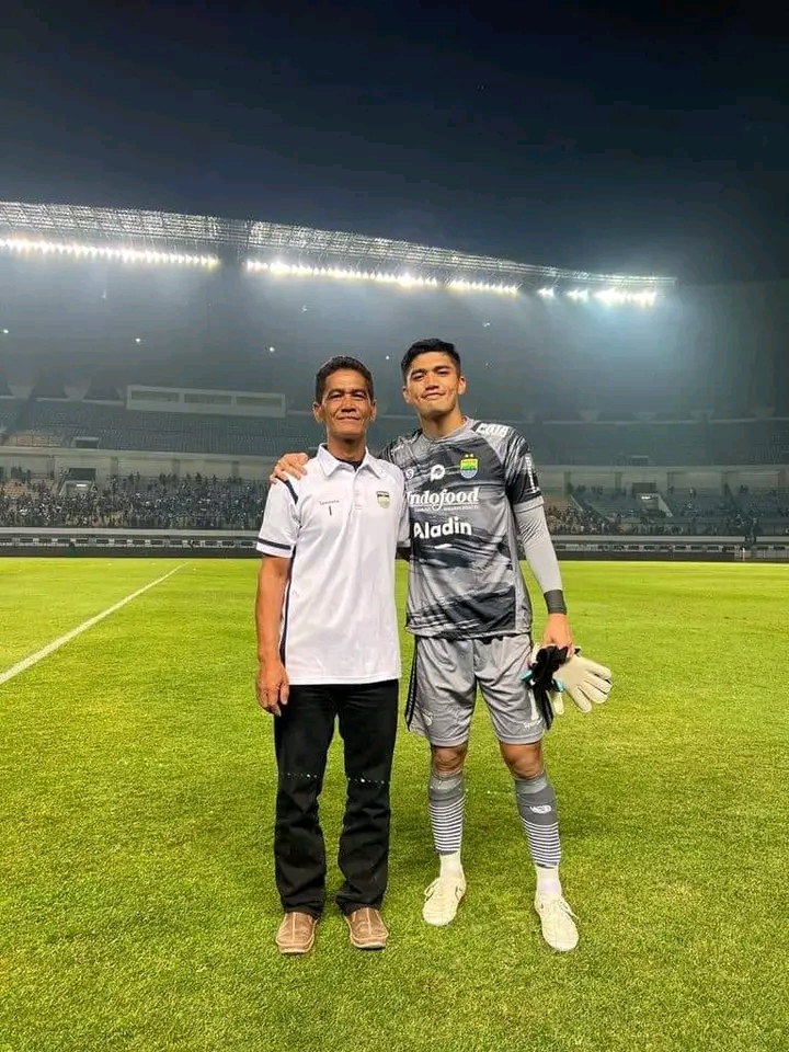 Libur Lebaran, Kiper Persib Bandung Mudik ke Kampung 1712642926278