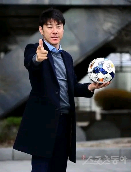 Kena Prank! Ternyata Shin Tae-yong Belum Tanda Tangan Kontrak 1714460157031