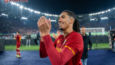 Chris Smalling Senyum Jahat Usai AS Roma Kalahkan AC Milan