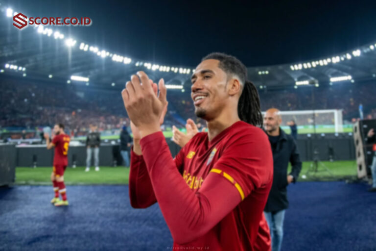 Chris Smalling Senyum Jahat Usai AS Roma Kalahkan AC Milan