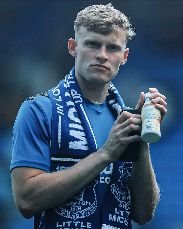 Bursa Transfer Liga Inggris : MU Siap Daratkan Bek Everton 1717900226055