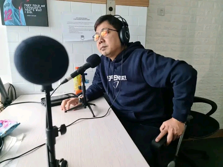 Bung Towel Berikan Saran Diluar Akal Sehat untuk Timnas Jelang Kualifikasi Piala Dunia Ronde 3 1719905027514