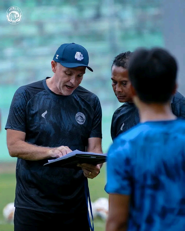 Arema FC Kedatangan Thales Lira, Pelatih Akui Butuh Penggemukan Skuad Untuk Musim 2024/25 1720082169545
