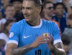 Ternyata Ini Penyebab Darwin Nunez Adu Jotos dengan Suporter