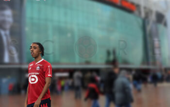 Resmi! Leny Yoro Bergabung dengan Manchester United