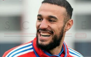 Sudah Ikut Pramusim Bayern Munchen, Noussair Mazraoui Tetap Ngebet ke MU