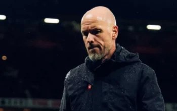 Tinggalkan Manchester, Erik ten Hag Bersembunyi di Balik Kursi Penumpang