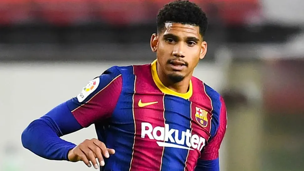 Ronald Araujo Tegaskan Barcelona Harus Juara Musim Ini Ronald Araujo 4