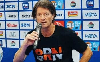 Kalah dari Persib, Pelatih Borneo Salahkan Wasit