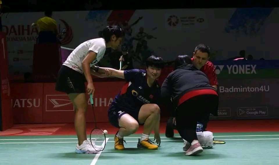 He Bingjiao dan Zhang Yiman Pensiun