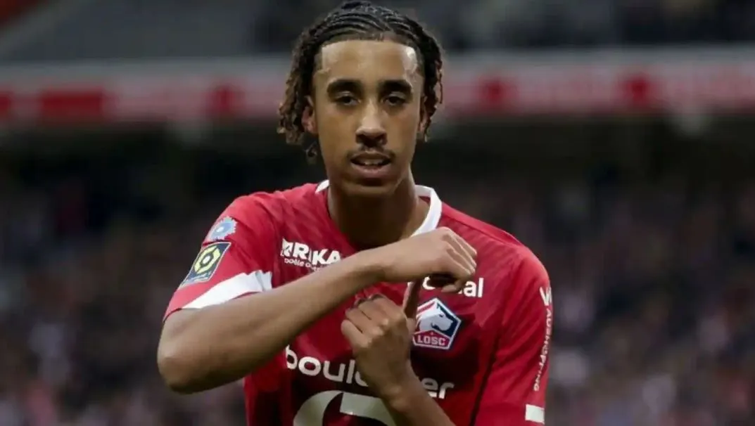 Kabar Baik MU! Leny Yoro Sudah Fit, Siap Debut Lawan Arsenal? Leny Yoro 1