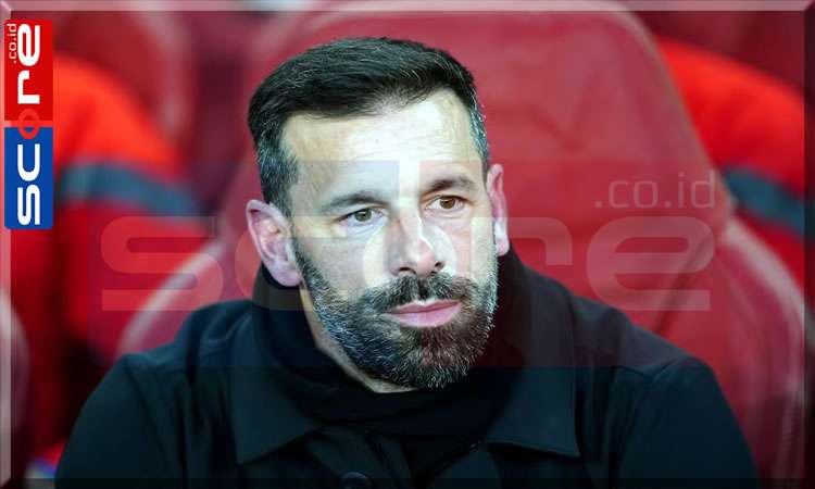 Ruud van Nistelrooy Siapkan 1 Bangku