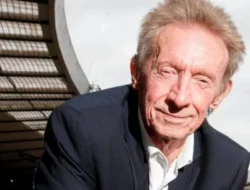MU Berduka, Legenda Setan Merah Denis Law Meninggal Dunia di Usia 84 Tahun