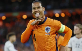 Malas & Ceroboh! Liverpool Kebobolan Dua Kali Lawan Man United, Van Dijk Murka Pada Trent?