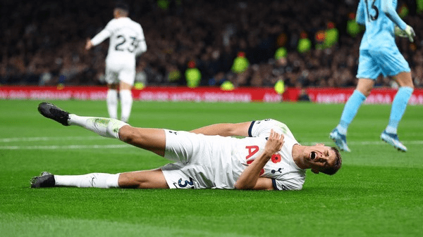 Daftar Pemain Cedera Tottenham Hotspur: Update dan Dampaknya Analisis lengkap tentang pemain yang absen dan pengaruhnya pada performa tim.