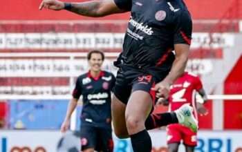 Arema vs PSM Makassar Ricuh: Pelatih Ngamuk Hingga Pablo yang Bangga Diri