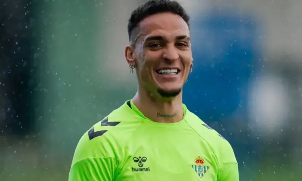 Sial! Antony Cetak Assist tapi Kena Kartu Merah saat Betis Menang Antony