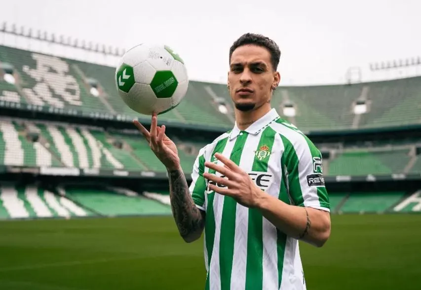Sial! Antony Cetak Assist tapi Kena Kartu Merah saat Betis Menang Antony