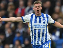 Ditolak Watkins, Arsenal Labuhkan Hati ke Striker 20 Tahun Ini?