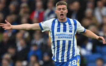 Ditolak Watkins, Arsenal Labuhkan Hati ke Striker 20 Tahun Ini?