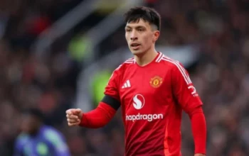 Operasi Sukses, Lisandro Martinez Bakal Absen Lama di Skuad MU?