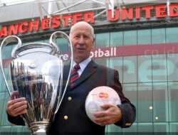 Profil Bobby Charlton: Penyintas Tragedi Munich (1937-2023)