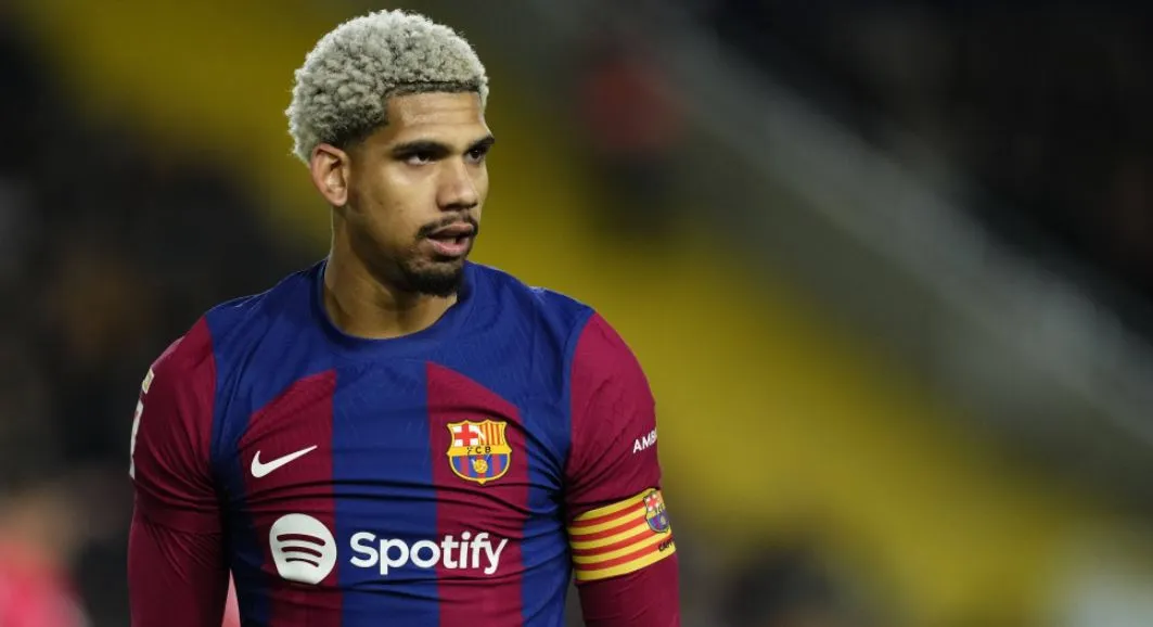 Sejak Awal, Barcelona Tidak Pernah Berminat Jual Ronald Araujo Ronald Araujo