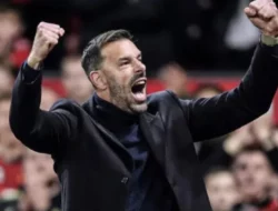 Ruud van Nistelrooy Nyinyiri Manchester United, Kenapa Tuh?