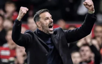 Ruud van Nistelrooy Nyinyiri Manchester United, Kenapa Tuh?