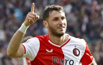 Gabung AC Milan, Santiago Gimenez Kenakan Nomor Punggung Legendaris Ini