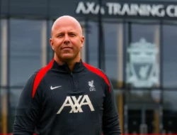 Arne Slot Sindir Erik ten Hag Usai Liverpool Tersingkir dari FA Cup