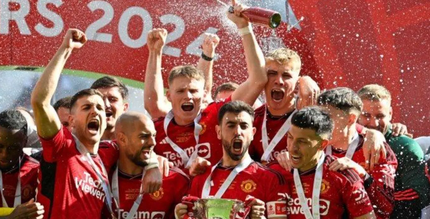 Pegangan yang Erat! MU Diprediksi Masih Akan Terombang-ambing Selama 18 Bulan ke Depan manchester united