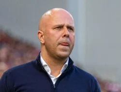 Final Carabao Cup: Arne Slot dan Van Dijk Sepakat Incar Trofi Pertama Musim Ini