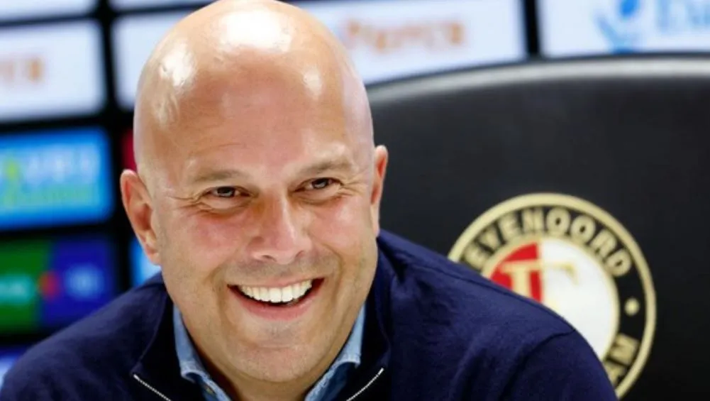 Final Carabao Cup: Arne Slot dan Van Dijk Sepakat Incar Trofi Pertama Musim Ini Arne Slot