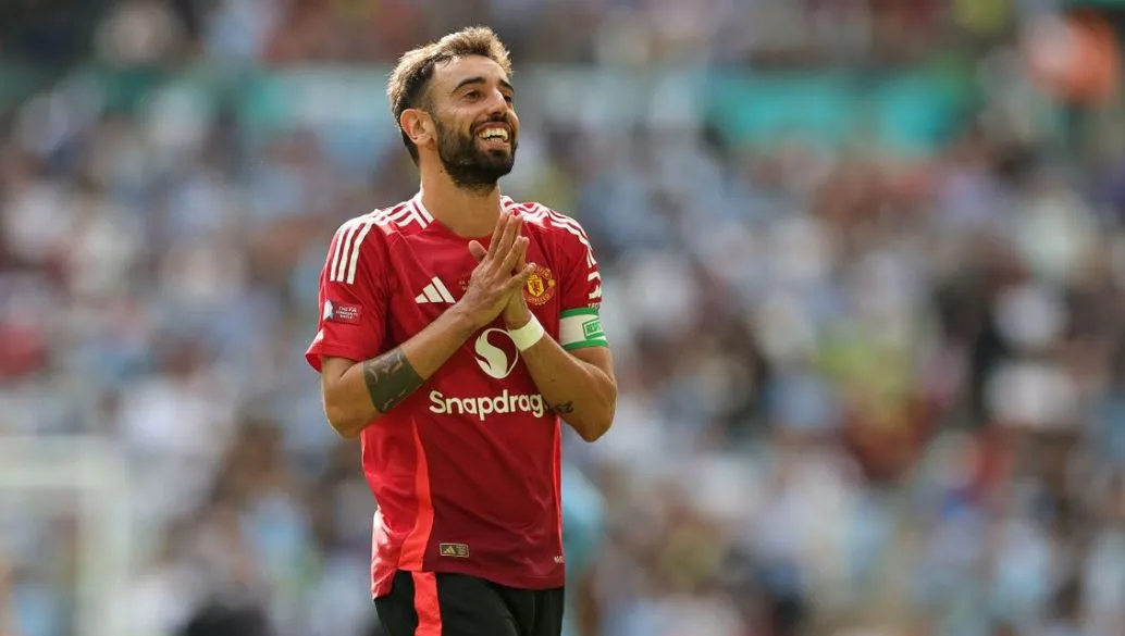 Pesan Bruno Fernandes ke Rasmus Hojlund: Sementara Ini Jangan Cetak Gol Dulu Ya! Bruno Fernandes